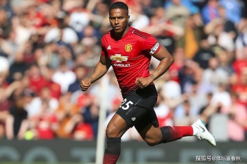 昔日英超巨星组团踢业余联赛!40岁前曼联队长复出,自掏腰包上场