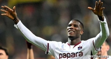 从比甲金靴到英超弃将,再到土超大杀器,2米锋霸屡次上演神仙球